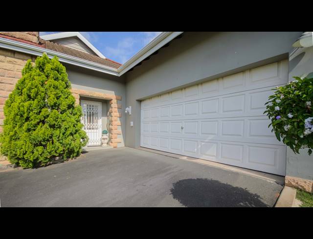 3 BEDROOM TOWNHOUSE FOR SALE IN SHELLY BEACH